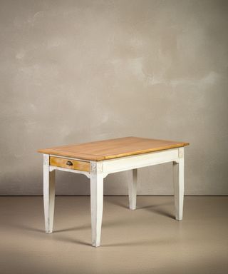Mesa rústica de madera blanco viejo