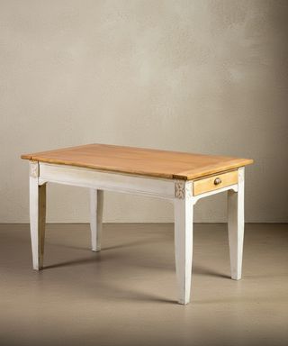 Mesa rústica de madera blanco viejo