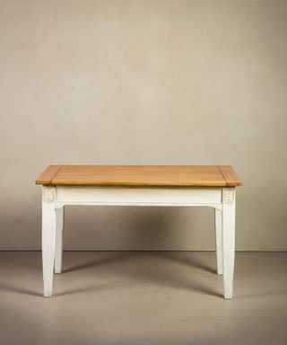 Mesa rústica de madera blanco viejo