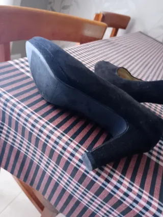 Zapatos de tacón Victoria Delef negros