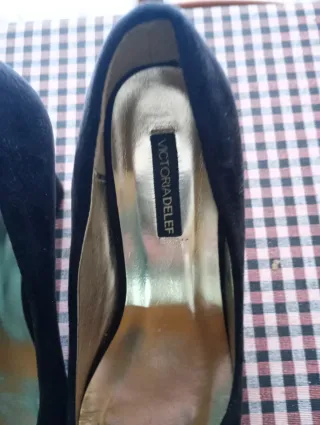Zapatos de tacón Victoria Delef negros