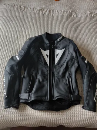 Chaqueta Dainese Avro 4 Negra/Blanca
