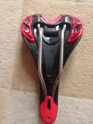 Sillín Fizik Negro/Rosa