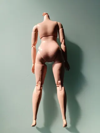 Barbie MTM Curvy Cuerpo Desnudo