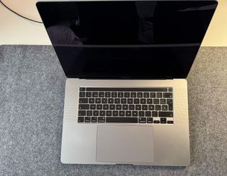 MacBook Pro 16 2019 - Non funziona. Per pezzi