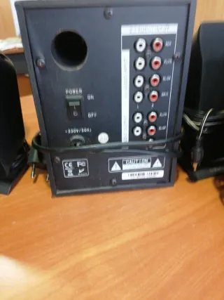 Altavoces negros 4.1