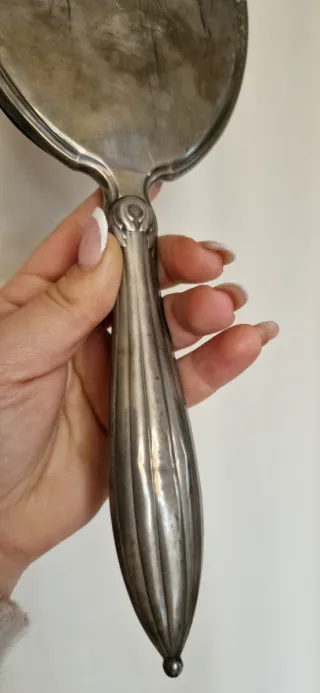 Specchio antico in peltro lavorato