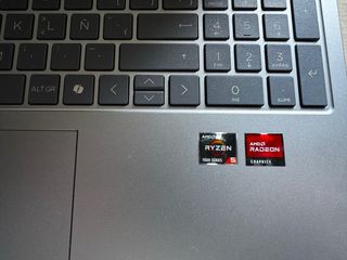 Portátil HP 15-fc0194ns Gris 16GB RAM 512GB SSD