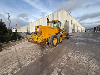 JOHN DEERE 772B ***MATRICULADA***