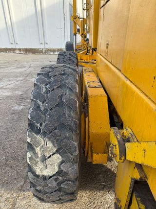 JOHN DEERE 772B ***MATRICULADA***