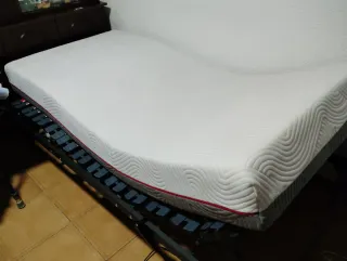 Cama articulada con colchón nuevo