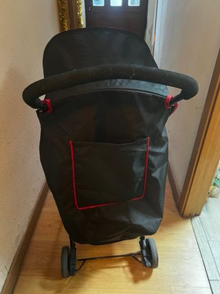 Carrito de paseo rojo y hamaca/balancin