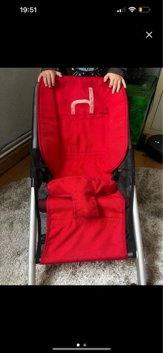 Carrito de paseo rojo y hamaca/balancin