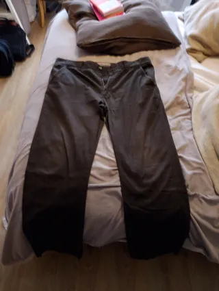 Pantalones marrones chinos