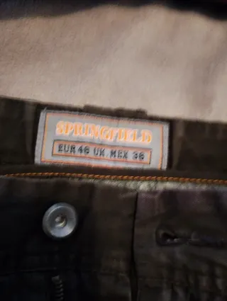 Pantalones marrones chinos