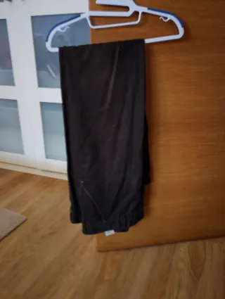 Pantalones marrones chinos