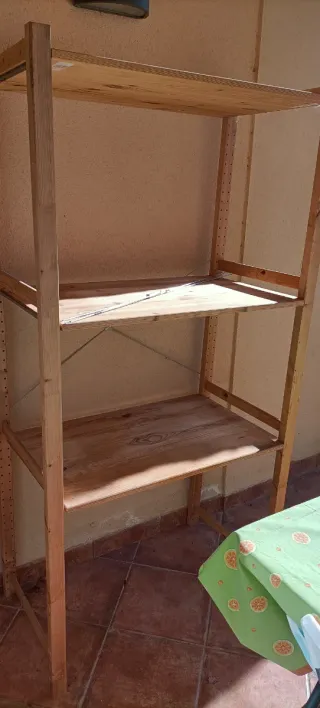 Estantería de pino