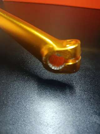 Pata de cambio dorada para moto