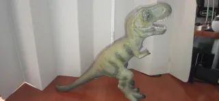 Juguete Dinosaurio Triceratops y varios