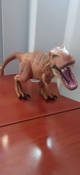 Juguete Dinosaurio Triceratops y varios