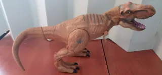 Juguete Dinosaurio Triceratops y varios
