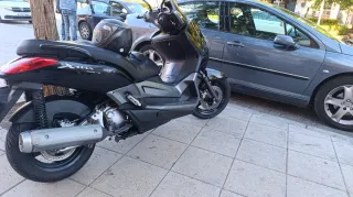 Yamaha Xmax 250