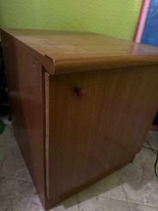 Mesita auxiliar antigua de madera