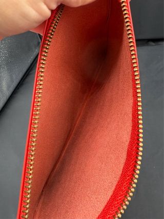 Carpetas de piel Everlane (negras plateadoy rojas)