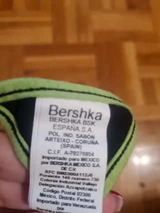Tanga negro con ribete verde