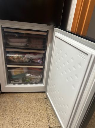 Nevera con dispensador de agua