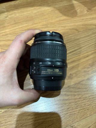 Cámara Nikon D40 + Lente 18-55mm + otro objetivo