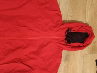 Chubasquero Carhartt Rojo talla M. Unisex,
