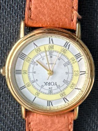Reloj York Correa Marron y Detalles Dorados