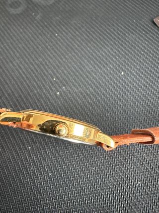 Reloj York Correa Marron y Detalles Dorados