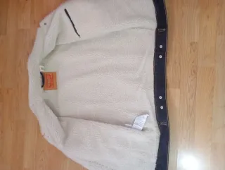 Cazadora Levi's con borrego