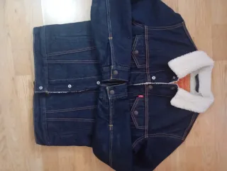 Cazadora Levi's con borrego