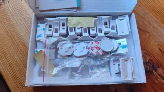 Seguros para puertas, enchufes y cajones de niños.