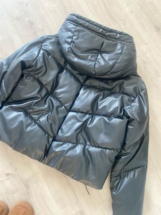Abrigo acolchado negro mate Zara