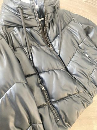 Abrigo acolchado negro mate Zara