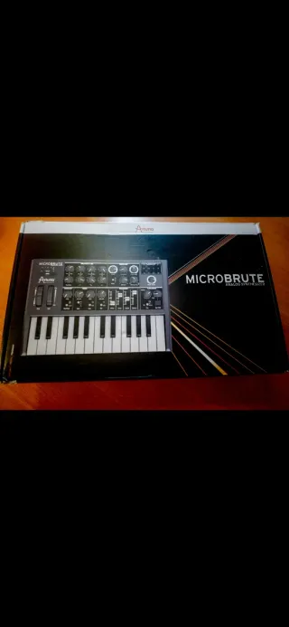 Arturia Microbrute Sintetizador Analógico