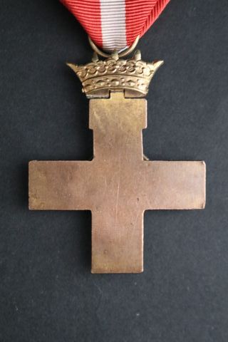 Cruz Mérito Militar distintivo Rojo época Franco
