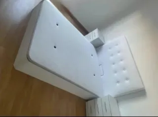 Canapé de madera con colchones viscoelástica