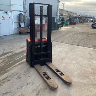 Apilador Eléctrico BT Staxio SWE120