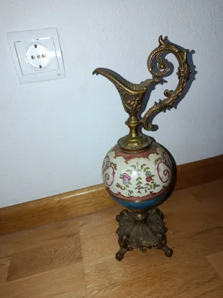 Jarrón Antiguo Cerámica y Metal. Muy sofisticado.