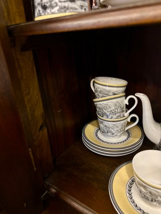 Vitrina madera maciza puertas cristal