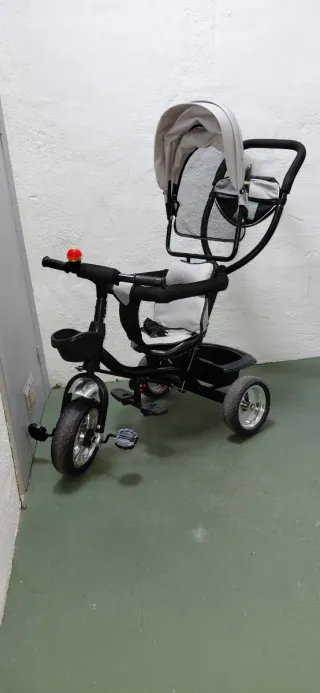 Triciclo infantil casi nuevo