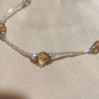 Girocollo con perline dorate e argentate