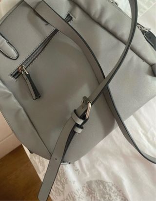 Mochila pequeña gris sin estrenar