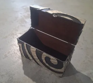 Baúl decorativo metal y madera