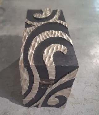 Baúl decorativo metal y madera